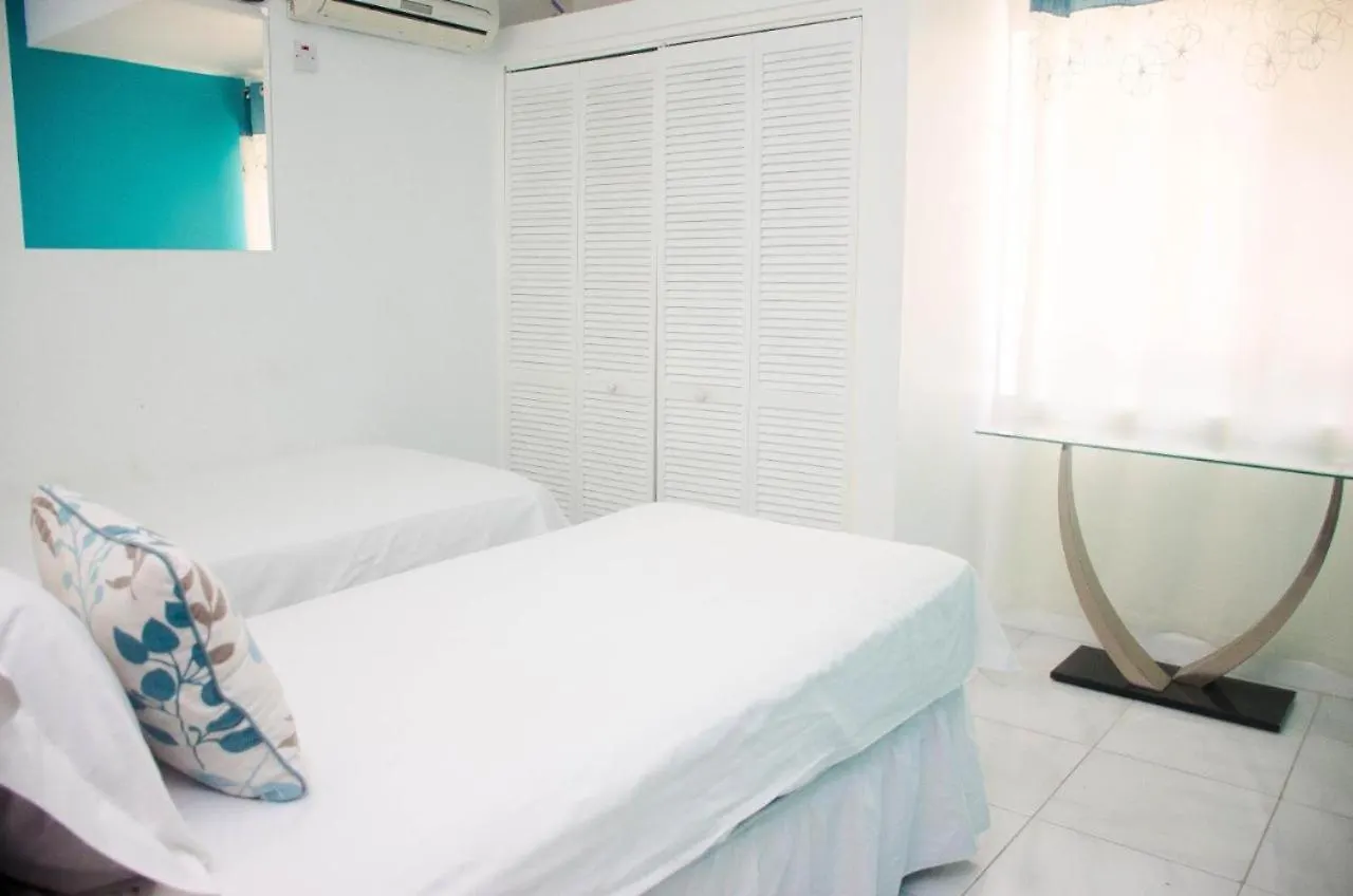 Two Bedroom Apartment New Kingston Giamaica